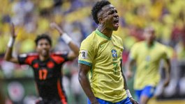 在这个足球 在这个足球